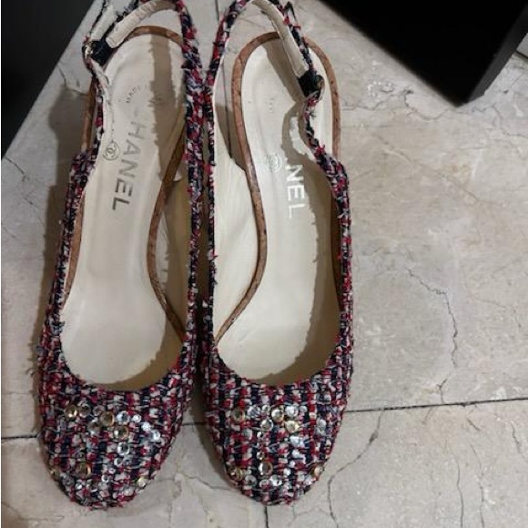 Authentic Chanel Tweed Logo Heels CC Rhinestone Sling Back Pump 39 MSRP $1,075 - Picture 3 of 6